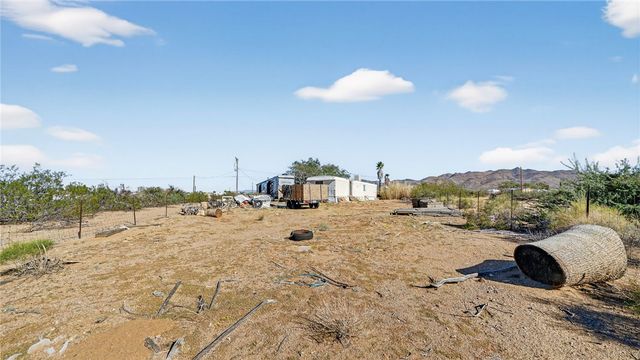 582 S Hunt Road, Golden Valley, AZ 86413