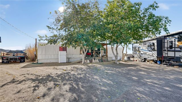 582 S Hunt Road, Golden Valley, AZ 86413