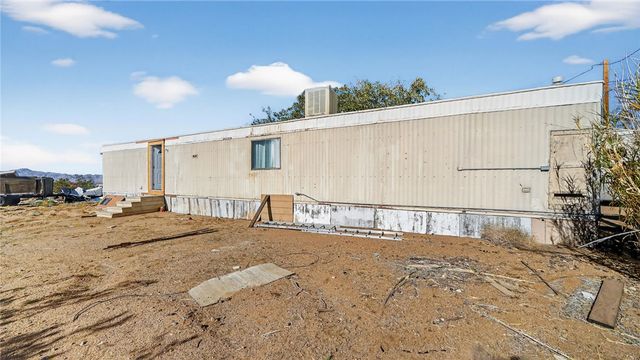 582 S Hunt Road, Golden Valley, AZ 86413