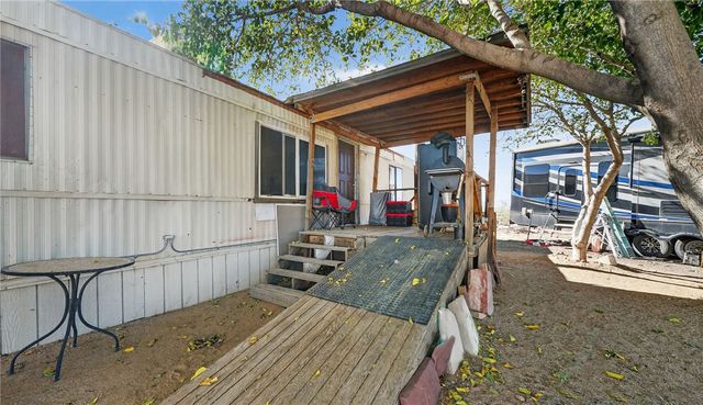 582 S Hunt Road, Golden Valley, AZ 86413