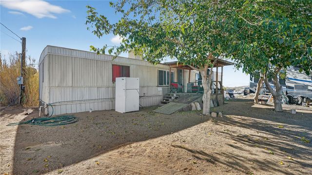 582 S Hunt Road, Golden Valley, AZ 86413
