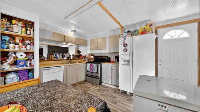 582 S Hunt Road, Golden Valley, AZ 86413