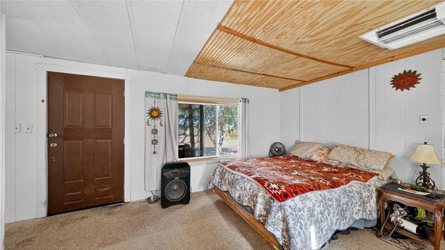 582 S Hunt Road, Golden Valley, AZ 86413