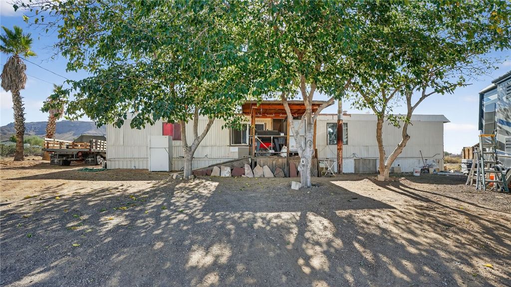 582 S Hunt Road, Golden Valley, AZ 86413