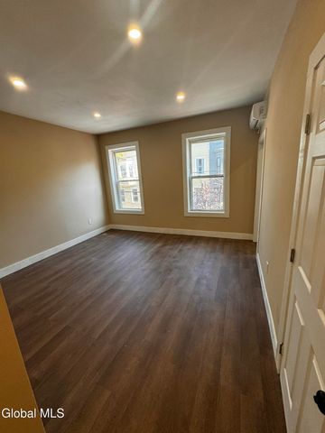132 4th Avenue 2, Albany, NY 12202