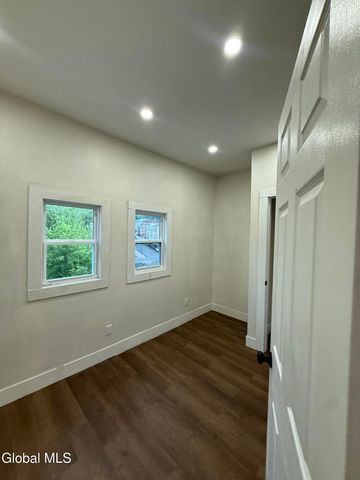 132 4th Avenue 2, Albany, NY 12202