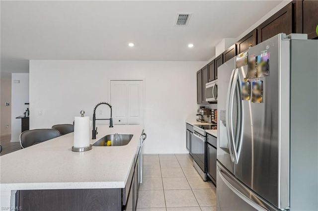 1905 NE 17th AVE, Cape Coral, FL 33909