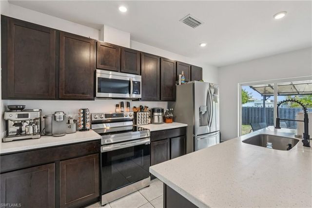 1905 NE 17th AVE, Cape Coral, FL 33909