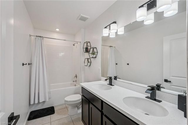 1905 NE 17th AVE, Cape Coral, FL 33909