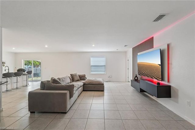 1905 NE 17th AVE, Cape Coral, FL 33909