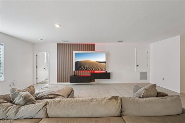 1905 NE 17th AVE, Cape Coral, FL 33909