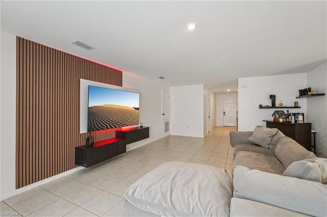 1905 NE 17th AVE, Cape Coral, FL 33909