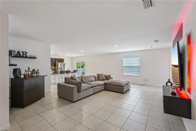 1905 NE 17th AVE, Cape Coral, FL 33909