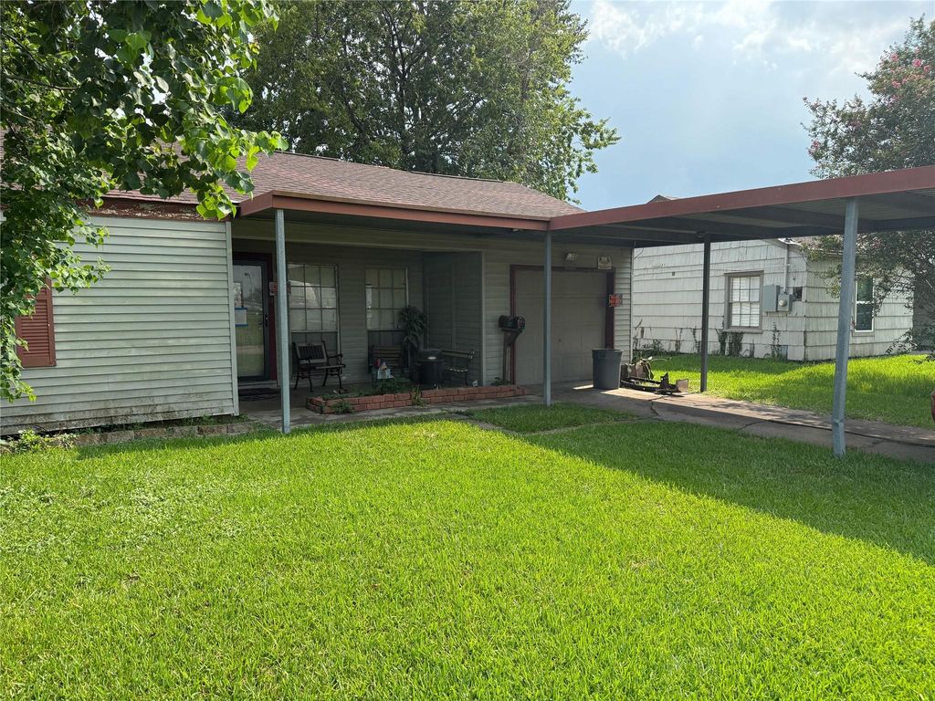 418 E 1st Street, Deer Park, TX 77536