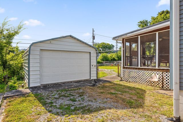 610 Carden Avenue, Rossville, GA 30741