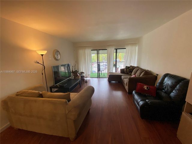 240 Lakeview Dr 308, Weston, FL 33326