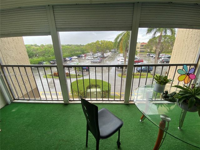 240 Lakeview Dr 308, Weston, FL 33326