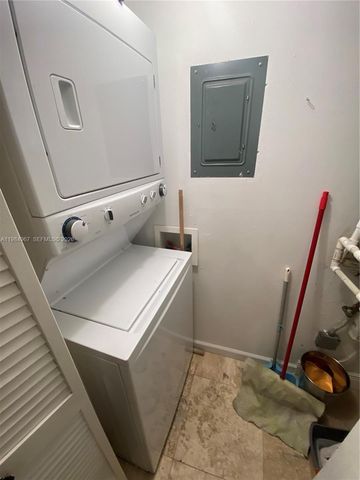 240 Lakeview Dr 308, Weston, FL 33326