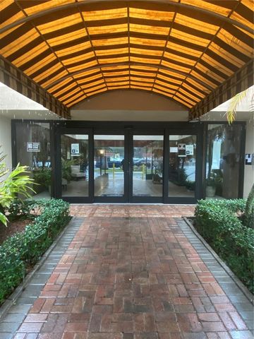 240 Lakeview Dr 308, Weston, FL 33326