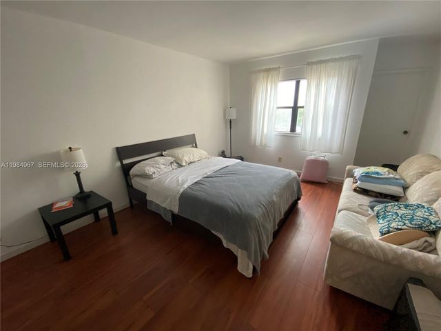 240 Lakeview Dr 308, Weston, FL 33326