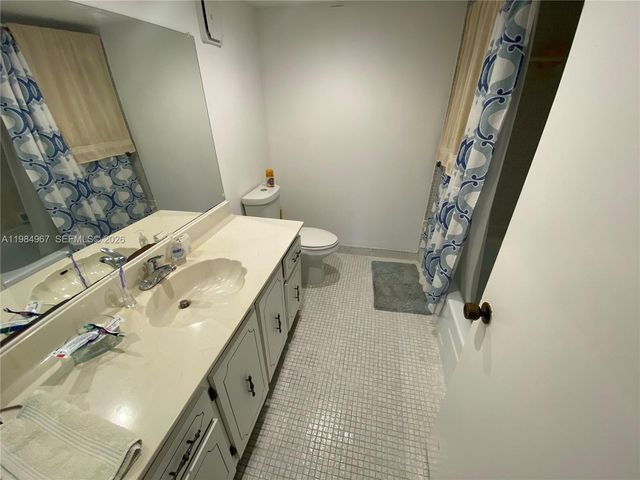240 Lakeview Dr 308, Weston, FL 33326