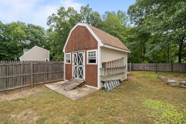 133 Killiney Woods, Millville, MA 01529