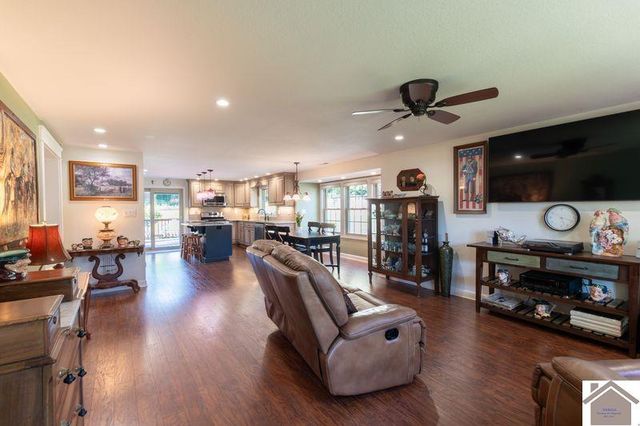 5739 Blandville Rd, Paducah, KY 42001