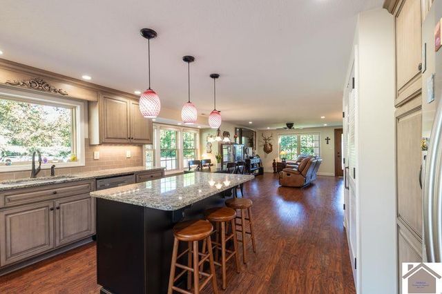 5739 Blandville Rd, Paducah, KY 42001