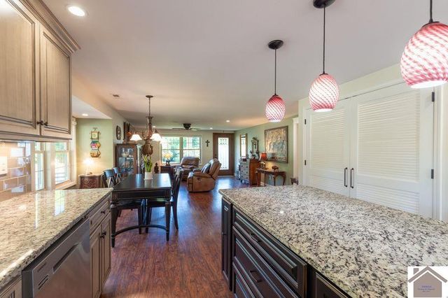 5739 Blandville Rd, Paducah, KY 42001