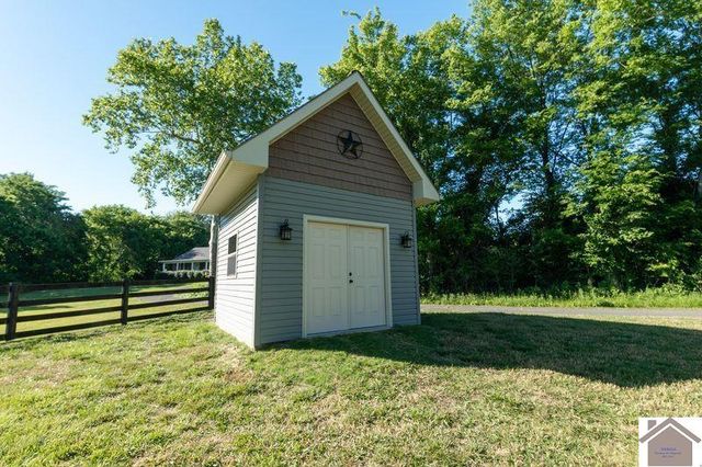 5739 Blandville Rd, Paducah, KY 42001