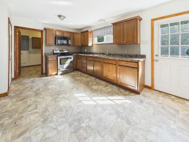 581 Sherwood Drive, Huntington, WV 25704