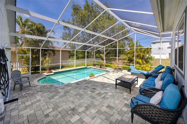 8759 ORIENT WAY NE, St Petersburg, FL 33702