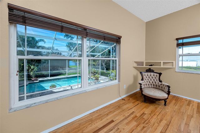 8759 ORIENT WAY NE, St Petersburg, FL 33702