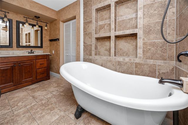 8759 ORIENT WAY NE, St Petersburg, FL 33702