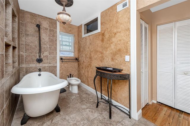 8759 ORIENT WAY NE, St Petersburg, FL 33702