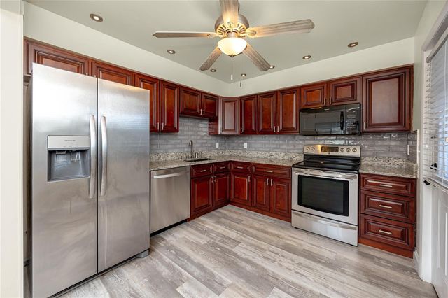 8759 ORIENT WAY NE, St Petersburg, FL 33702