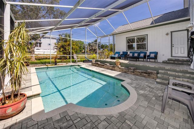 8759 ORIENT WAY NE, St Petersburg, FL 33702