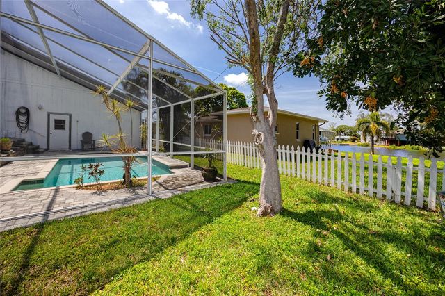 8759 ORIENT WAY NE, St Petersburg, FL 33702