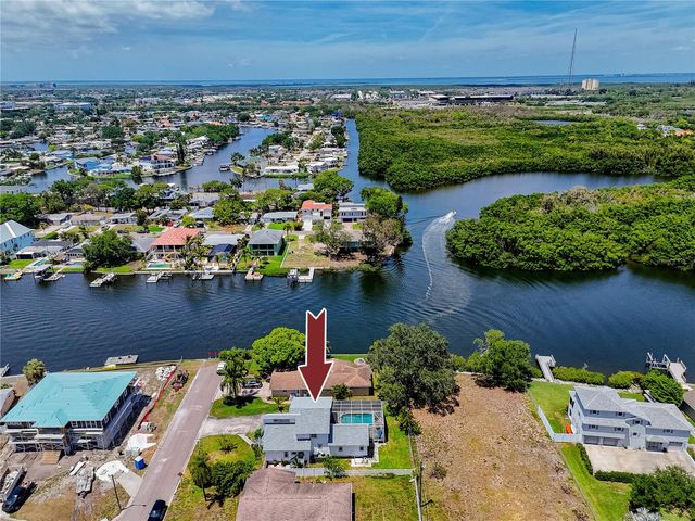8759 ORIENT WAY NE, St Petersburg, FL 33702