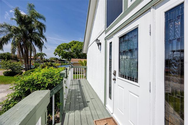 8759 ORIENT WAY NE, St Petersburg, FL 33702