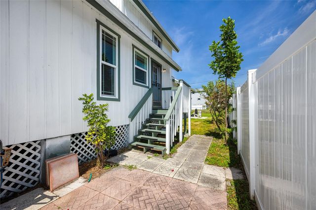 8759 ORIENT WAY NE, St Petersburg, FL 33702