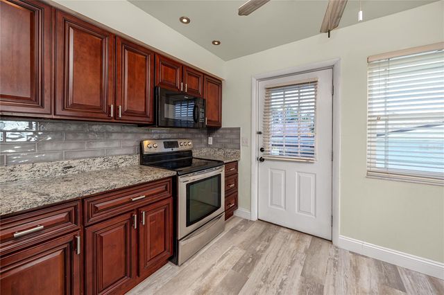 8759 ORIENT WAY NE, St Petersburg, FL 33702