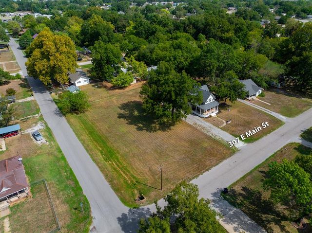 307 E Main Street, Tecumseh, OK 74873