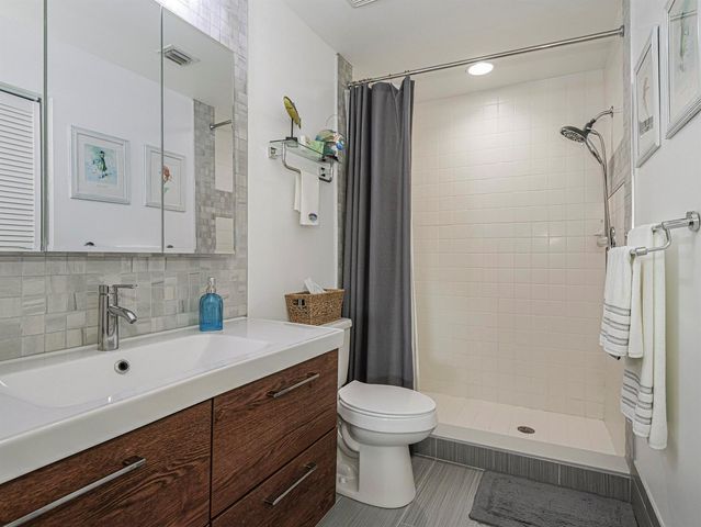 675 W Lake Jasmine Circle 206, Vero Beach, FL 32962