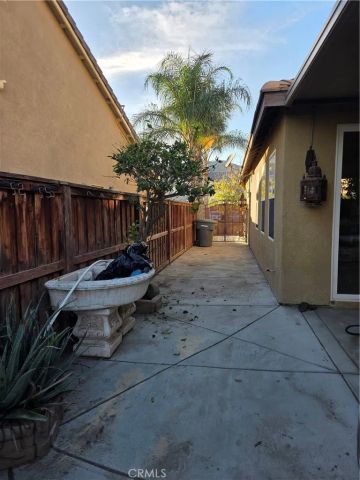 537 Peregrine Lane, San Jacinto, CA 92582