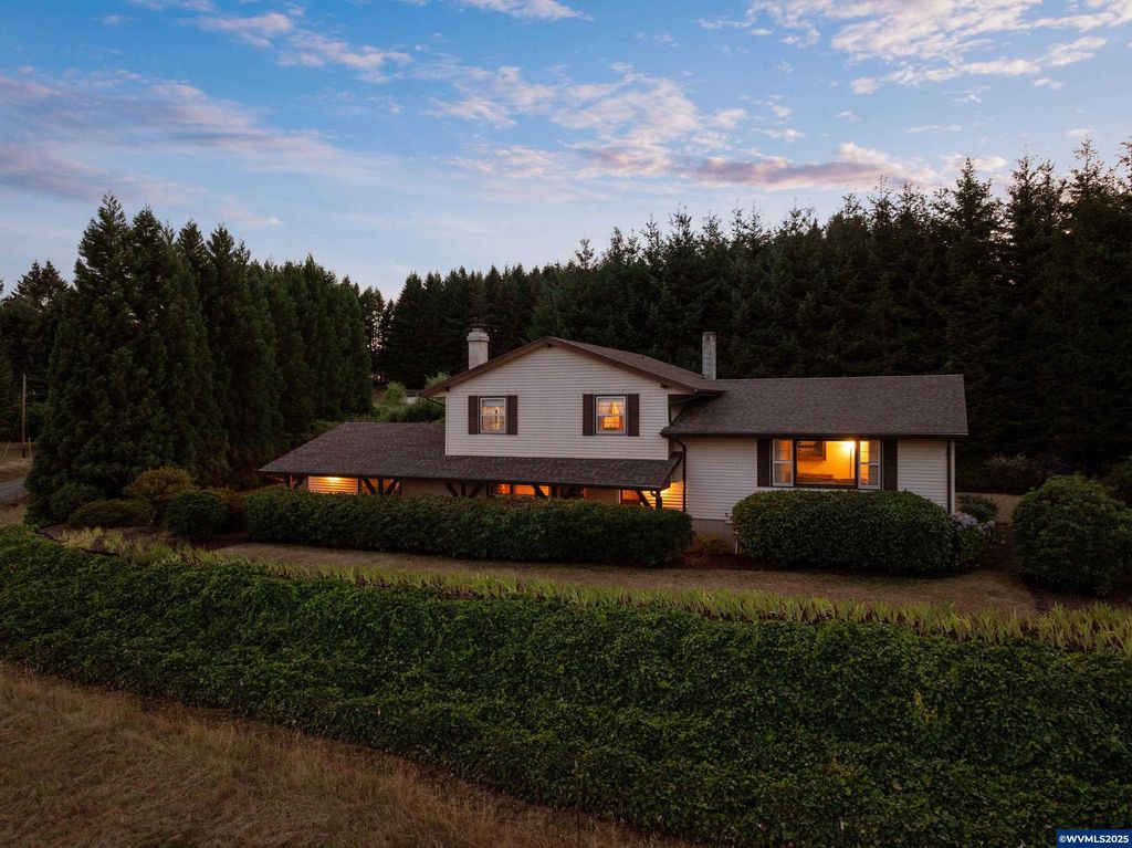 Image 1 of property listing at 16000 SW Sunrise Ln, Mcminnville, OR 97128