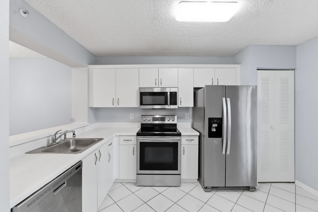 9511 Weldon Circle G207, Tamarac, FL 33321