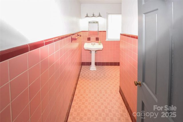 1101 Pee Dee Avenue, Albemarle, NC 28001