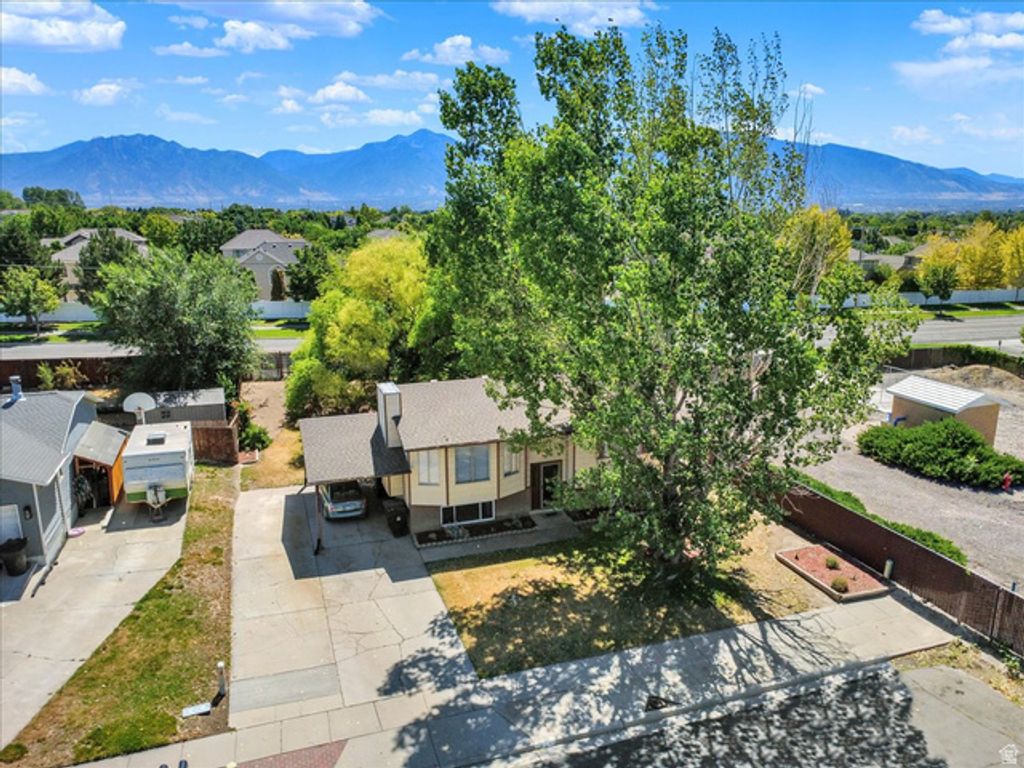 6315 S STOKEWATER DR, Taylorsville, UT 84129 — photo 2