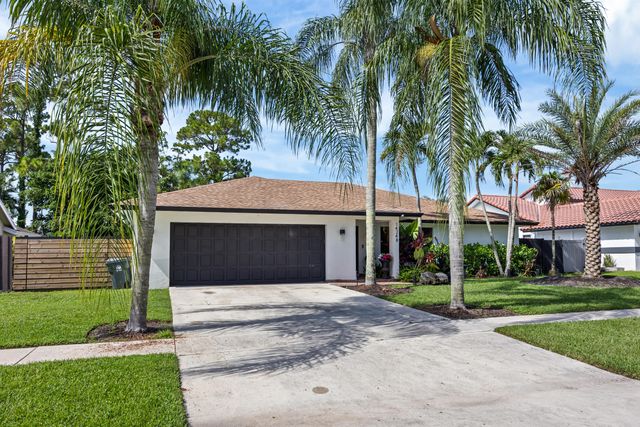 14248 Paddock Drive, Wellington, FL 33414